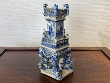 A rare Chinese blue and white 'chanab' altar stand, 19th C.