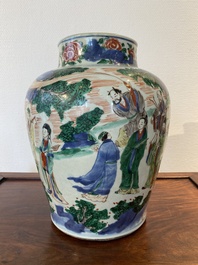 Vase en porcelaine de Chine wucai &agrave; d&eacute;cor des 'huit immortels', &eacute;poque Transition