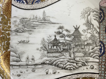Een Chinees grisaille bord met robijnrode achterkant, Yongzheng merk, 19/20e eeuw