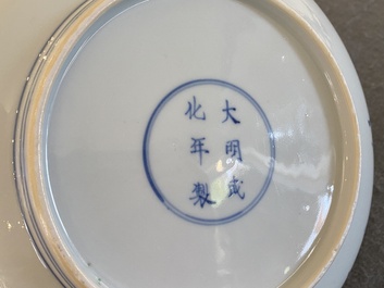 Assiette en porcelaine de Chine doucai, marque de Chenghua, Kangxi