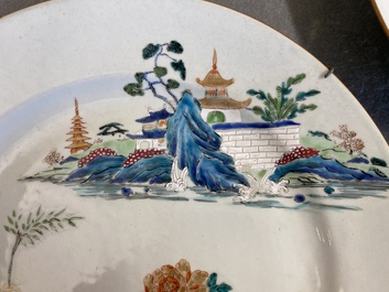 Deux plats en porcelaine de Chine famille rose, Qianlong