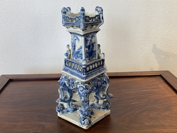 A rare Chinese blue and white 'chanab' altar stand, 19th C.