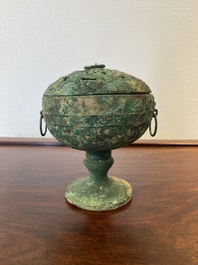 Br&ucirc;le-parfum de type 'xianglu' en bronze au couvercle ajour&eacute;, Han de l'Ouest
