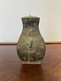 Vase couvert rituel de type 'fang hu', Chine, P&eacute;riode des Royaumes Combattants, 5/4&egrave;me av. J.-C.