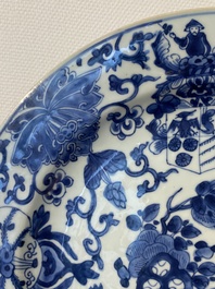 A Chinese Dutch market blue and white armorial dish with the arms of 'Pelgrom', Kangxi