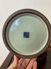 Een paar Chinese monochrome celadon vazen met onderglazuur decor op houten sokkels, Qianlong merk, 18/19e eeuw