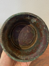 R&eacute;cipient &agrave; vin rituel de type 'zun' en bronze archa&iuml;que &agrave; inscription, Chine, probablement Zhou de l'Ouest