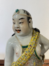 Sculpture en porcelaine de Chine famille rose figurant Liu Hai sur le crapaud, sign&eacute;e Huang Yuanxiang 黃源項, 19&egrave;me