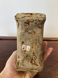 Petit &eacute;cran de table en porcelaine de Chine en c&eacute;ladon de Longquan, Ming