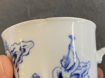 Deux tasses et soucoupes en porcelaine de Chine en bleu et blanc &agrave; sujet mythologique figurant Neptune, Qianlong