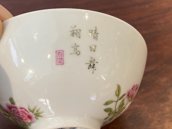 Een Chinese famille rose kom, Yongzheng merk, 20e eeuw