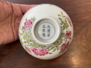Bol en porcelaine de Chine famille rose, marque de Yongzheng, 20&egrave;me