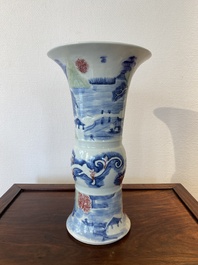 Vase de forme 'yenyen' en porcelaine de Chine en bleu, blanc, c&eacute;ladon et rouge de cuivre, marque de Kangxi, Qing