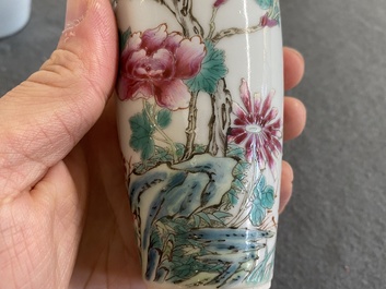 Drie Chinese famille rose en blauw-witte met koperrode vaasjes, 19/20e eeuw