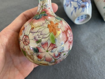 Trois vases en porcelaine de Chine famille rose et en bleu, blanc et rouge de cuivre, 19/20&egrave;me