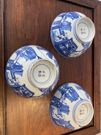 Drie Chinese blauw-witte kommen met figuratief decor, Xuande merk, 19e eeuw