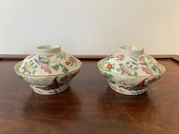 Paire de bols couverts en porcelaine de Chine famille rose &agrave; d&eacute;cor de papillons, marque de Jiaqing, 19&egrave;me