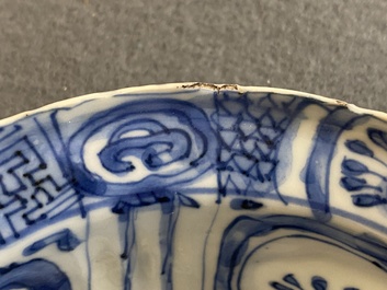 Vier Chinese blauw-witte kraakporseleinen klapmutskommen, Wanli