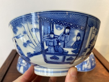Drie Chinese blauw-witte kommen met figuratief decor, Xuande merk, 19e eeuw