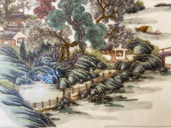 Plaque de forme rectangulaire en porcelaine de Chine famille rose, sceau de Wang Yeting 汪野亭, R&eacute;publique