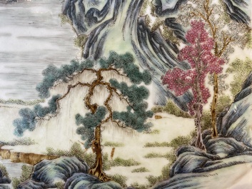 Een Chinese rechthoekige famille rose plaquette, Wang Yeting 汪野亭 zegelmerk, Republiek