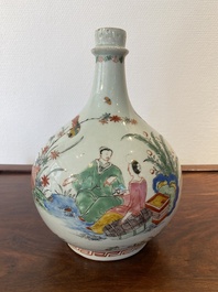 Bouteille en porcelaine Arita de Japon surd&eacute;cor&eacute;e aux Pays-Bas de style Kakiemon, Edo, 17/18&egrave;me