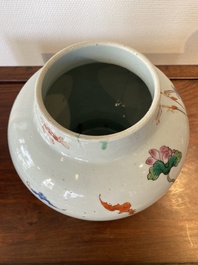 Vase en porcelaine de Chine famille rose &agrave; d&eacute;cor de gar&ccedil;ons jouant, Yongzheng