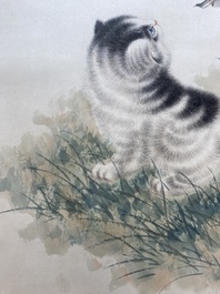 Navolger van Wang Xuetao 王雪濤 (1903-1982): 'Kat en bidsprinkhaan', inkt en kleur op papier, gedateerd 1945