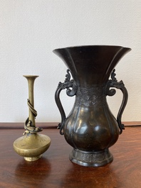 Two Japanese bronze vases, Edo/Meiji, 17/19th C.