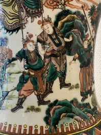 A large Chinese famille verte vase with a war scene, 19th C.