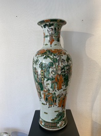 Grand vase en porcelaine de Chine famille verte &agrave; sujet narratif, marque de Kangxi, 19&egrave;me