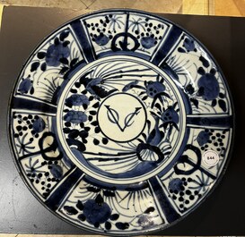 A Japanese Arita blue and white dish with VOC monogram, Edo, 17th C.