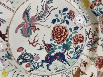 Een Chinese famille rose schotel met een qilin en een feniks, Yongzheng
