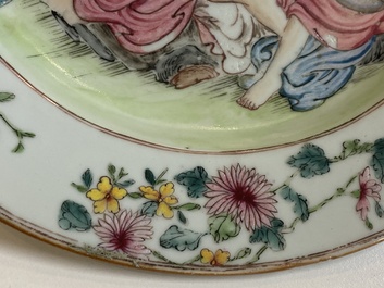 Assiette en porcelaine de Chine famille rose &agrave; d&eacute;cor mythologique d'Apollon et Daphn&eacute;, Yongzheng