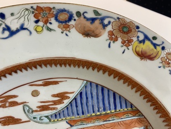 Plat en porcelaine de Chine rose-verte &agrave; d&eacute;cor d'une sc&egrave;ne du 'Xi Xiang Ji', Yongzheng