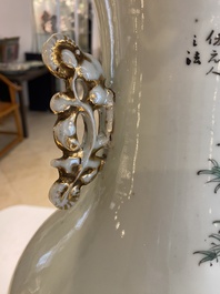 Paire de vases en porcelaine de Chine famille rose, sign&eacute;s Yu Yongfeng 余永豐, dat&eacute;s 1922