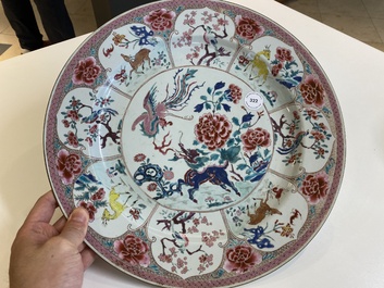Plat en porcelaine de Chine famille rose &agrave; d&eacute;cor d'un qilin et d'un ph&eacute;nix, Yongzheng