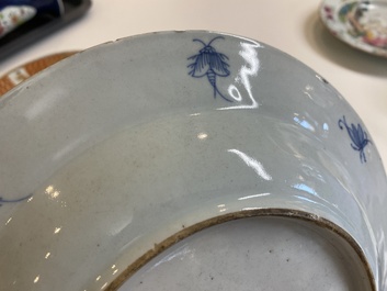 A pair of Chinese Imari-style plates with 'Parasol ladies' after Cornelis Pronk, Qianlong