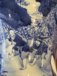 Vase de forme 'yenyen' en porcelaine de Chine en bleu et blanc &agrave; d&eacute;cor de figures dans un paysage, 19/20&egrave;me