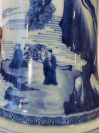 Vase de forme 'yenyen' en porcelaine de Chine en bleu et blanc &agrave; d&eacute;cor de figures dans un paysage, 19/20&egrave;me
