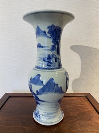Vase de forme 'yenyen' en porcelaine de Chine en bleu et blanc &agrave; d&eacute;cor de figures dans un paysage, 19/20&egrave;me