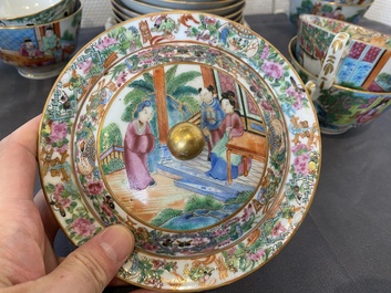 Service &agrave; th&eacute; de 24 pi&egrave;ces en porcelaine de Chine famille rose de Canton, 19&egrave;me