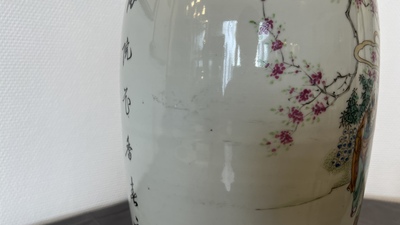 Quatre vases en porcelaine de Chine famille rose, 19/20&egrave;me