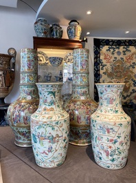 Deux paires de vases en porcelaine de Chine famille rose, 19&egrave;me