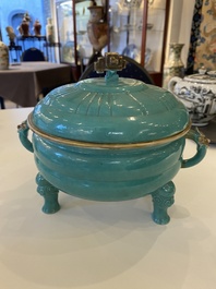 Bol tripod couvert en porcelaine de Chine en turquoise monochrome, 19&egrave;me