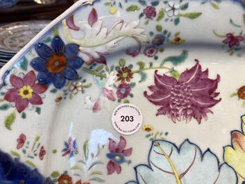 Plat de forme octogonale en porcelaine de Chine famille rose &agrave; d&eacute;cor de feuilles de tabac, Qianlong