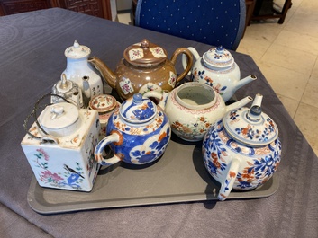 Belle collection de th&eacute;i&egrave;res et chocolati&egrave;res en porcelaine de Chine famille rose et de style Imari, Yongzheng/Qianlong