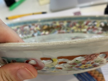 Een Chinese famille rose 'ijsvogels' schotel met opengewerkte rand, Yongzheng/Qianlong