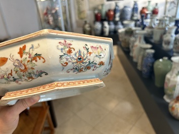 A Chinese famille rose, iron-red and gilt octagonal box and cover with butterflies, Yongzheng