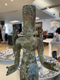 Een bronzen sculptuur van Harihara, India, wellicht Gupta periode, 8e eeuw